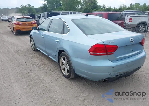 2013 Volkswagen Passat 2.5L Se из США, поврежденный, VIN 1VWBP7A38DC068022